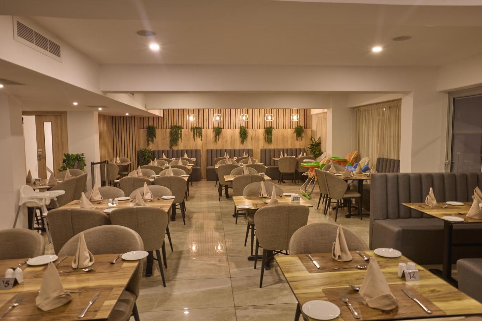 Bohemian Gardens Hotel Protaras Exterior photo